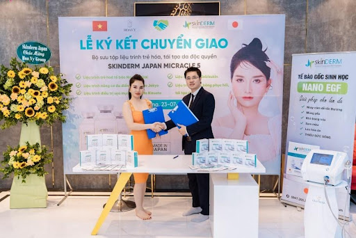 Chuỗi Thẩm Mỹ Viện HOA VY GROUP Ứng Dụng Liệu Trình Tế Bào Gốc Độc Quyền SKINDERM JAPAN MICRACLE 5 Trong Phác Đồ Phục Hồi, Trẻ Hoá Da Cao Cấp