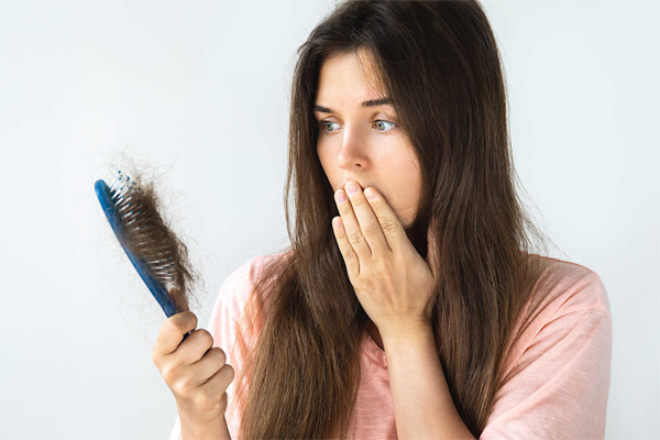 Rụng tóc có thể liên quan đến sự thiếu hụt vitamin này