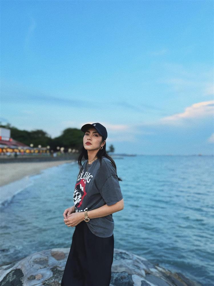 Ra biển nhưng không diện bikini, Tăng Thanh Hà vẫn khiến fan mê mẩn